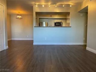 Photo #5: 2740572 Listing