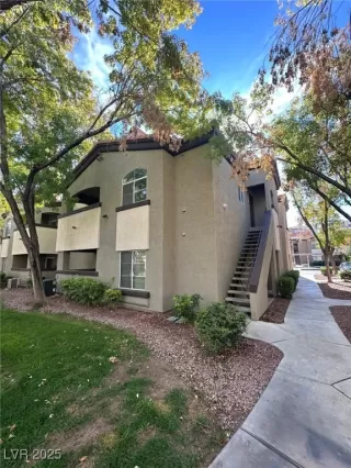 Photo #1: 2740583 Listing