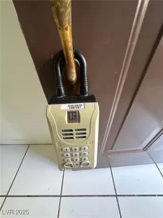 Photo #2: 2740583 Listing