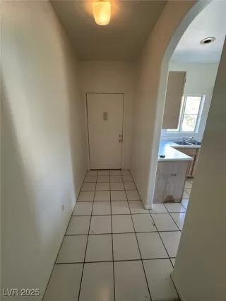 Photo #3: 2740583 Listing