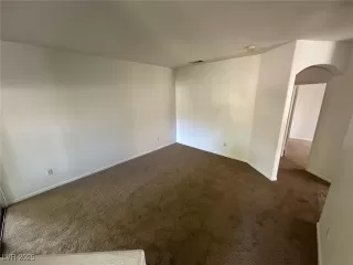 Photo #6: 2740583 Listing