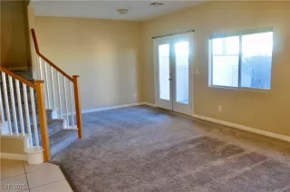 Photo #6: 2740589 Listing