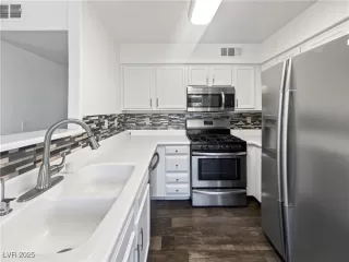 Photo #1: 2740596 Listing