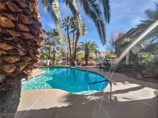 Photo #4: 2740596 Listing