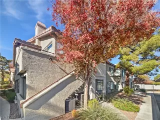 Photo #5: 2740596 Listing