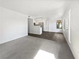 Photo #6: 2740596 Listing