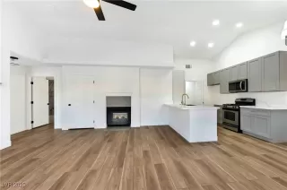 Photo #4: 2740614 Listing