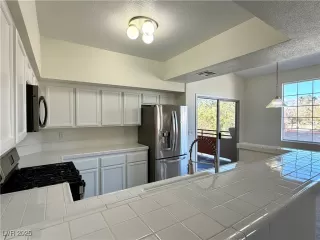 Photo #5: 2740629 Listing 