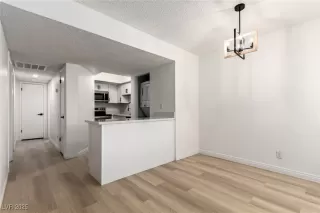 Photo #4: 2740635 Listing