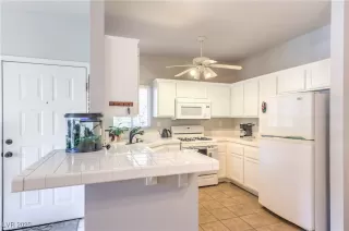 Photo #4: 2740656 Listing