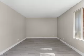 Photo #3: 2740687 Listing