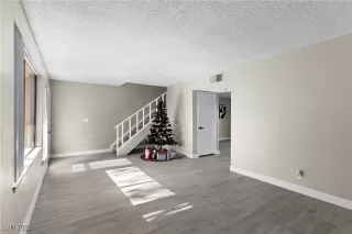 Photo #4: 2740687 Listing