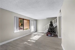 Photo #5: 2740687 Listing