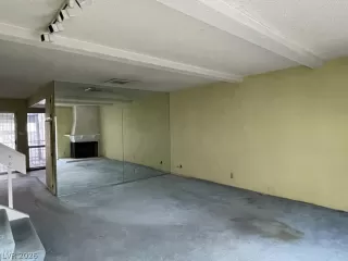 Photo #6: 2740712 Listing