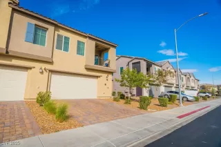 Photo #3: 2740726 Listing