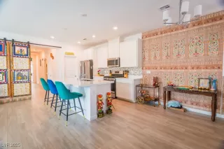 Photo #5: 2740726 Listing