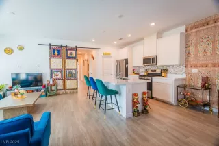 Photo #6: 2740726 Listing