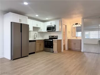 Photo #6: 2740737 Listing