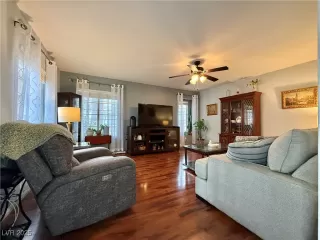 Photo #4: 2740744 Listing