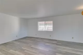 Photo #3: 2740761 Listing