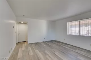 Photo #4: 2740761 Listing