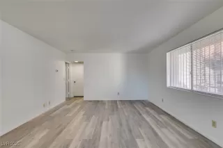 Photo #5: 2740761 Listing