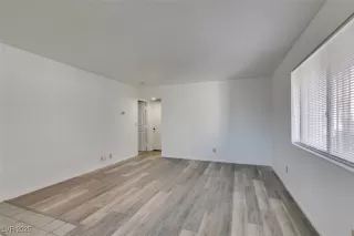 Photo #6: 2740761 Listing