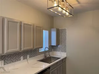 Photo #2: 2740778 Listing