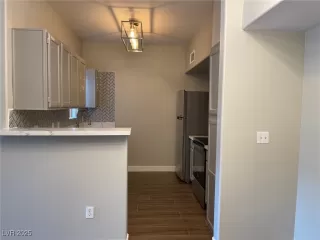 Photo #3: 2740778 Listing