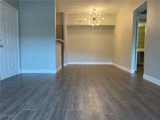 Photo #5: 2740778 Listing