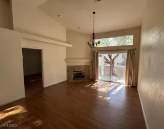 Photo #4: 2740788 Listing