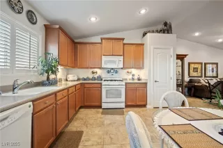 Photo #2: 2740794 Listing