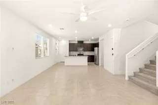 Photo #4: 2740806 Listing