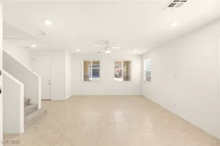 Photo #6: 2740806 Listing