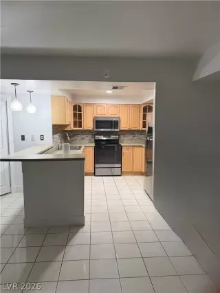 Photo #5: 2740821 Listing 