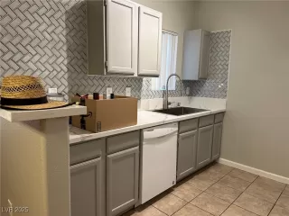 Photo #1: 2740849 Listing