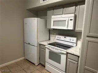 Photo #2: 2740849 Listing