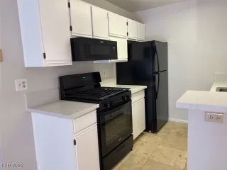 Photo #6: 2740881 Listing