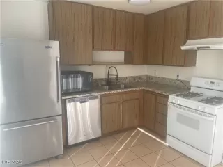 Photo #2: 2740885 Listing