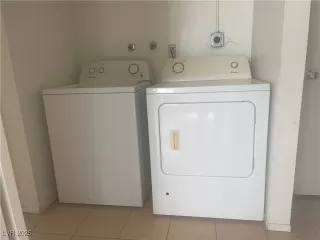 Photo #4: 2740885 Listing