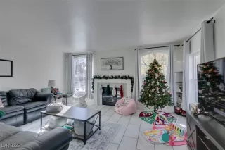 Photo #2: 2740898 Listing