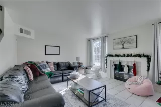 Photo #3: 2740898 Listing