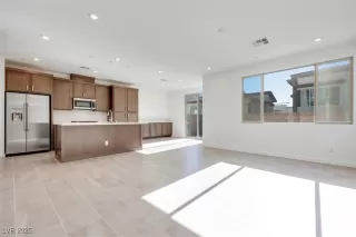 Photo #4: 2740903 Listing 