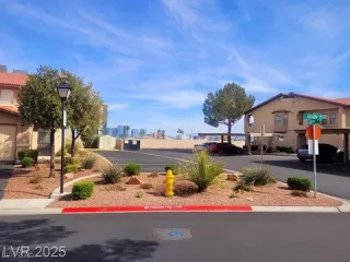 Photo #3: 2740919 Listing