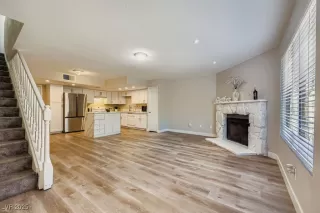 Photo #4: 2740921 Listing