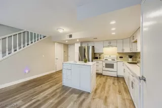 Photo #5: 2740921 Listing