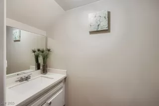 Photo #6: 2740921 Listing