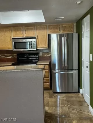 Photo #3: 2740968 Listing 