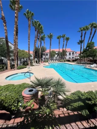 Photo #5: 2740993 Listing