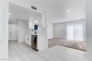 Photo #4: 2741018 Listing